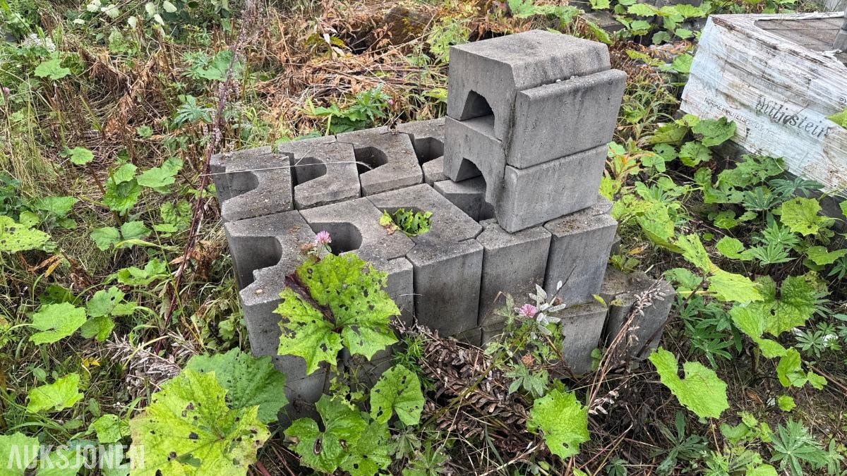 2025 Ca. 120 stk støttemur i betong