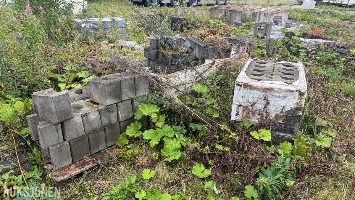 2025 Ca. 120 stk støttemur i betong