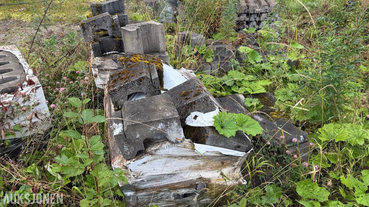2025 Ca. 120 stk støttemur i betong