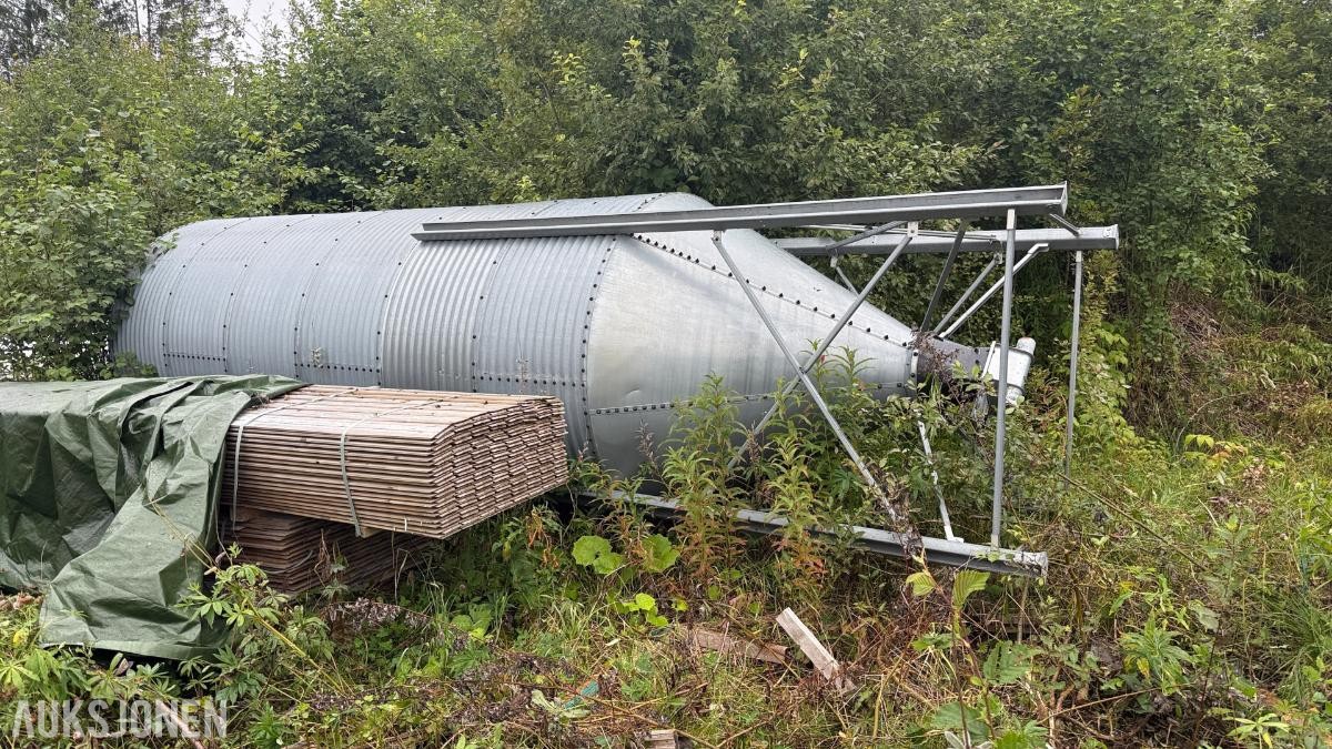 Kornsilo ca. 10–15 m³ m/ Roxell utmating