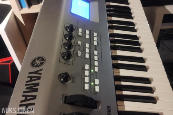 2000 Yamaha keyboard vintage synth C2x
