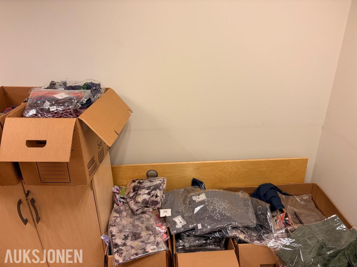 VAREPARTI Rosenvinge Smykker, skjerf, luer, belter