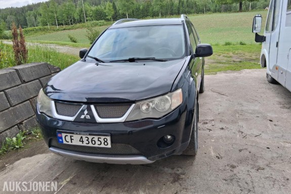 2007 Mitsubishi Outlander 2.0 140hk  4WD cruisekontroll skinninteriør hengerfeste s+v dekk - ingen minstepris