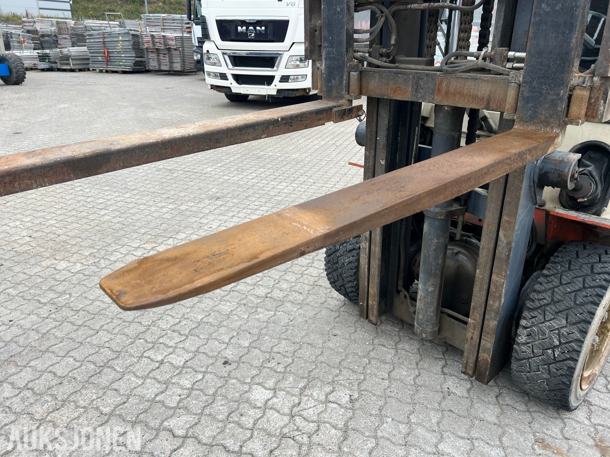 1994 Nissan FGU02A30U gaffeltruck - 3.000 kg - 3,7 m