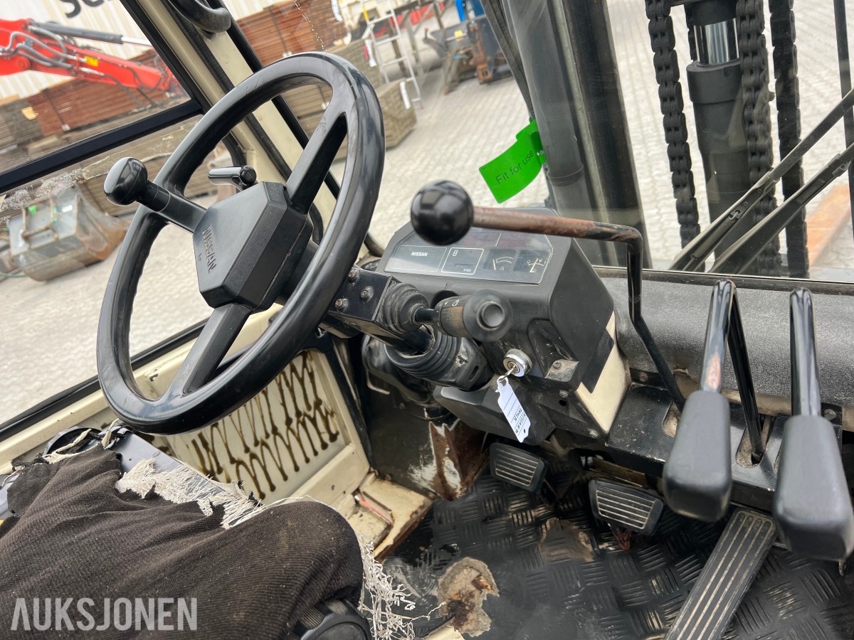 1994 Nissan FGU02A30U gaffeltruck - 3.000 kg - 3,7 m