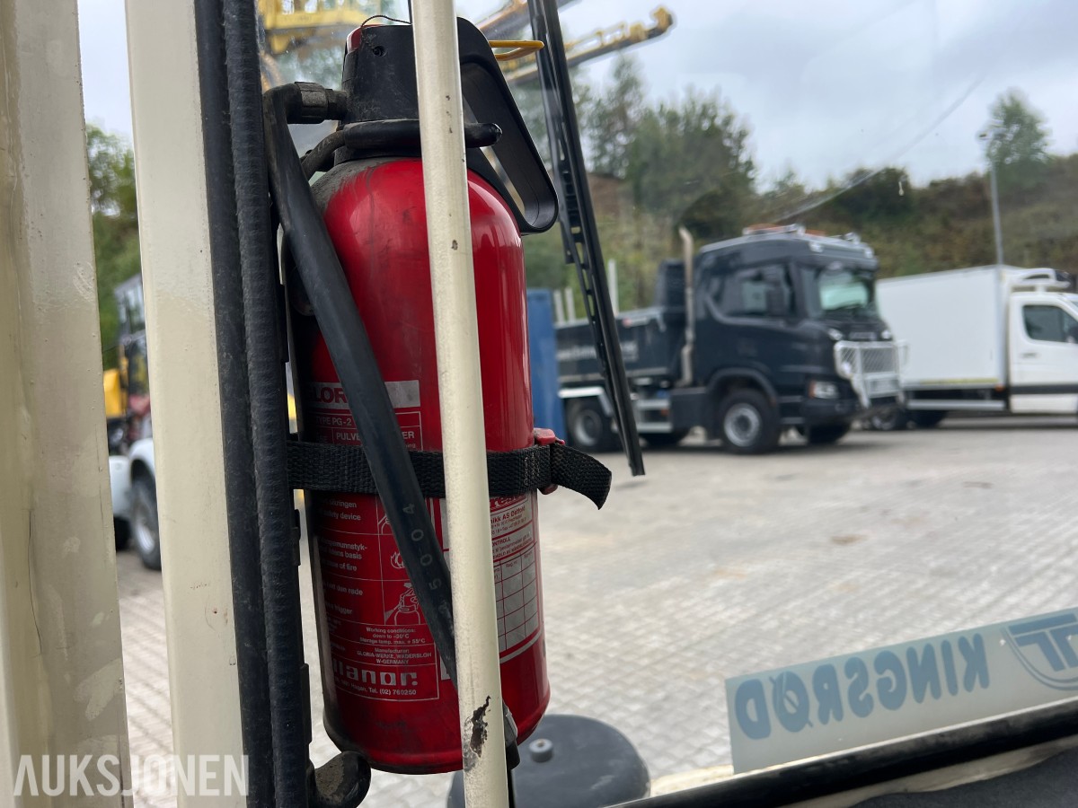 1994 Nissan FGU02A30U gaffeltruck - 3.000 kg - 3,7 m