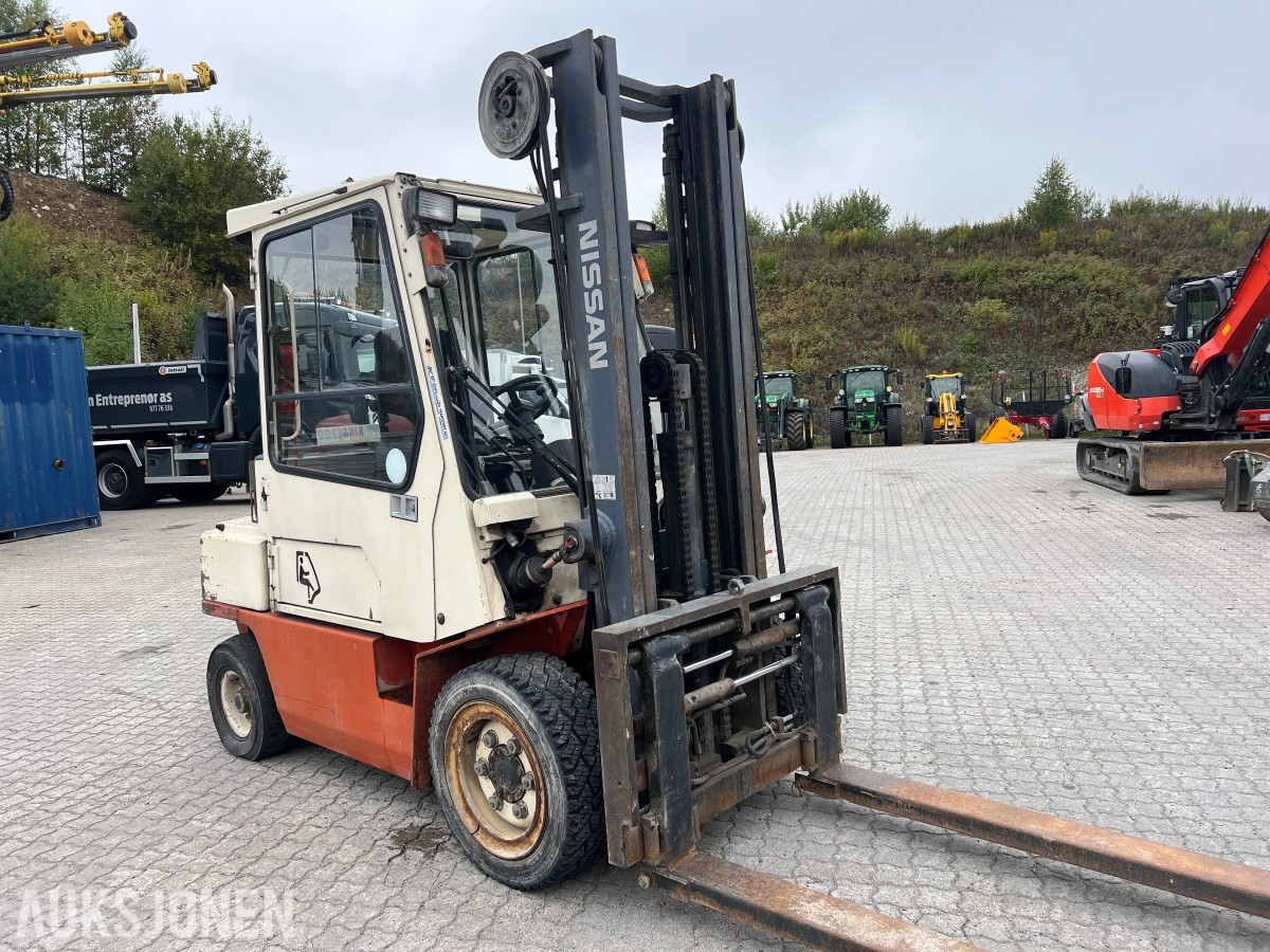 1994 Nissan FGU02A30U gaffeltruck - 3.000 kg - 3,7 m