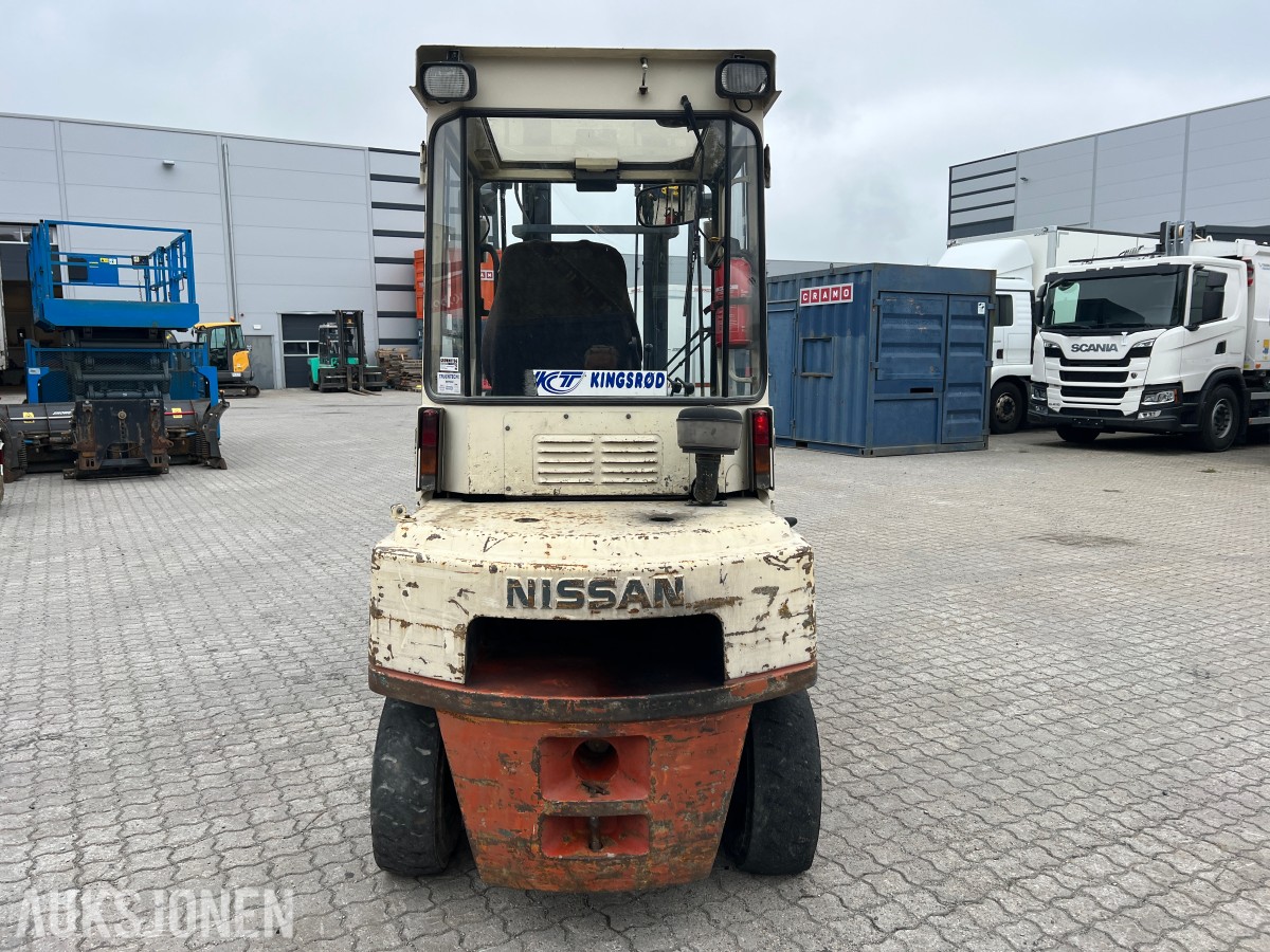 1994 Nissan FGU02A30U gaffeltruck - 3.000 kg - 3,7 m
