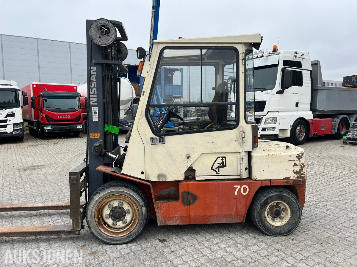 1994 Nissan FGU02A30U gaffeltruck - 3.000 kg - 3,7 m