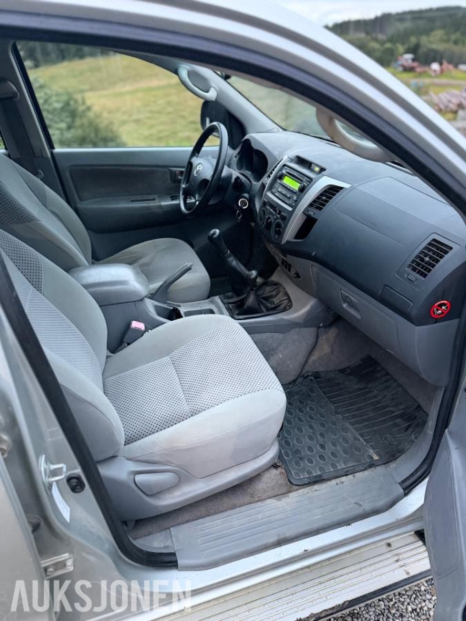 2006 Toyota HiLux 2.5 Diesel 4WD, 196000km, Hengerfeste, Reparasjonsobjekt