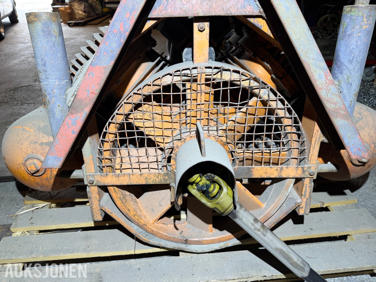 Koberg Kongsberg traktorkompressor V-kompressor