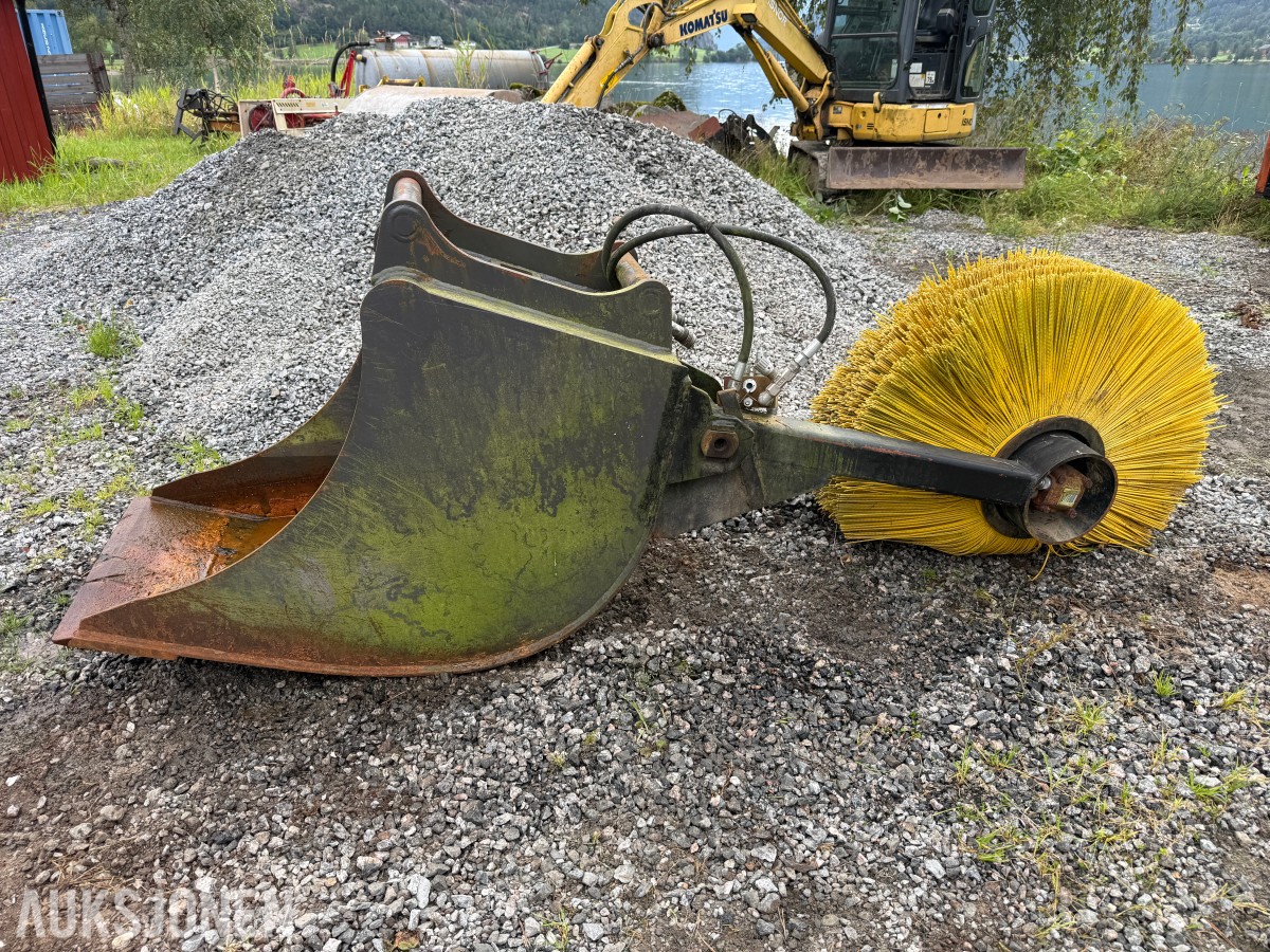 Grøfteskuffe med hydraulisk kost - S50