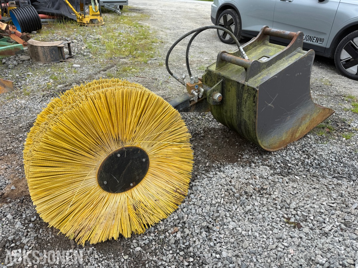 Grøfteskuffe med hydraulisk kost - S50