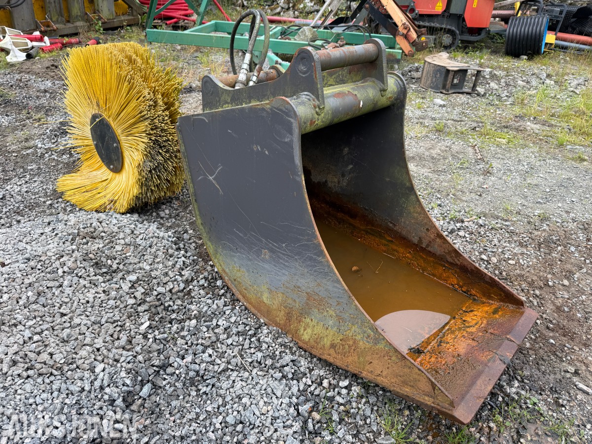 Grøfteskuffe med hydraulisk kost - S50