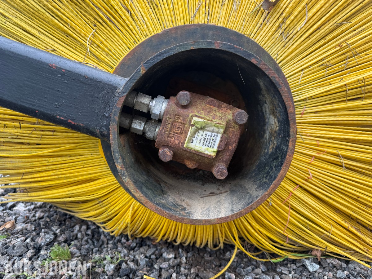 Grøfteskuffe med hydraulisk kost - S50