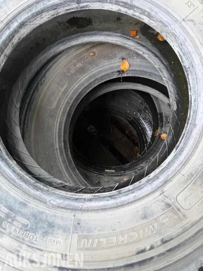 Vinterdekk liten lastebil 235/75R17,5