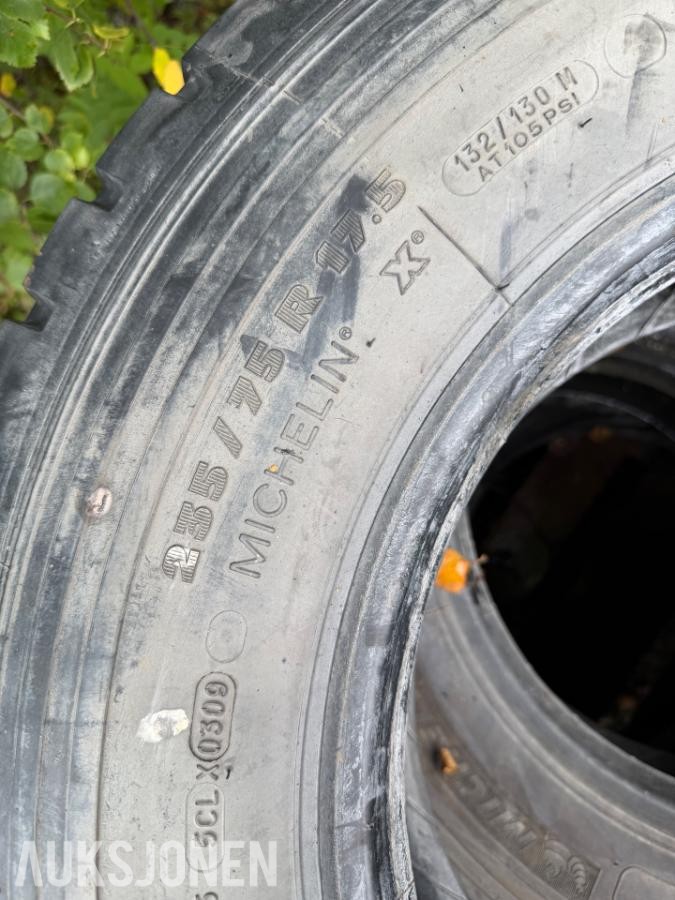 Vinterdekk liten lastebil 235/75R17,5