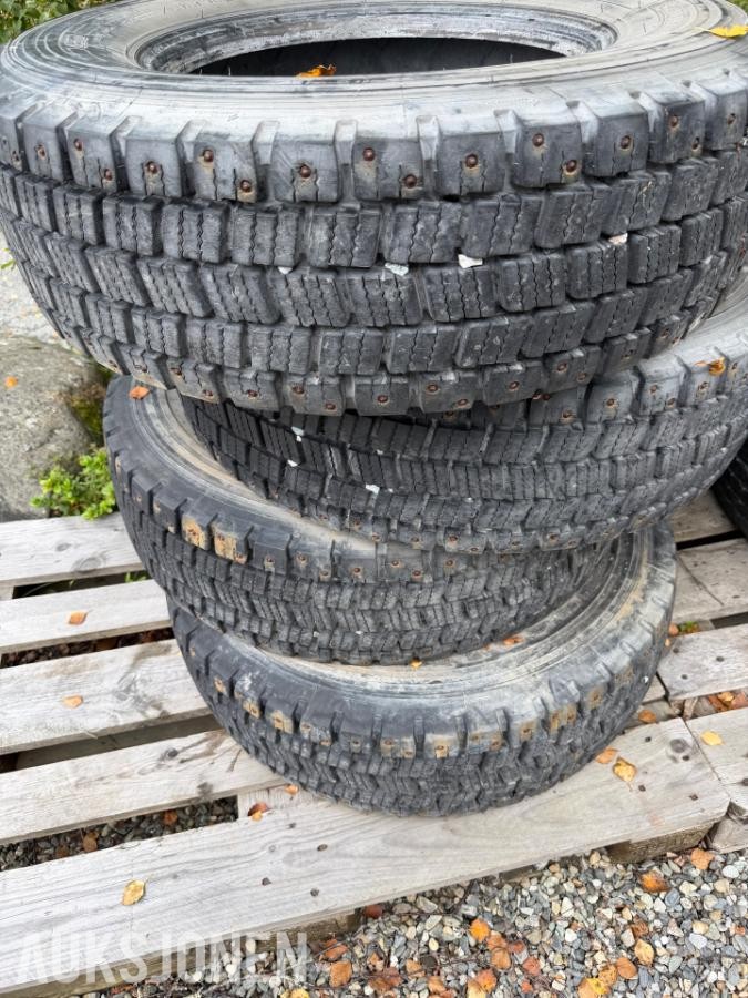 Vinterdekk liten lastebil 235/75R17,5