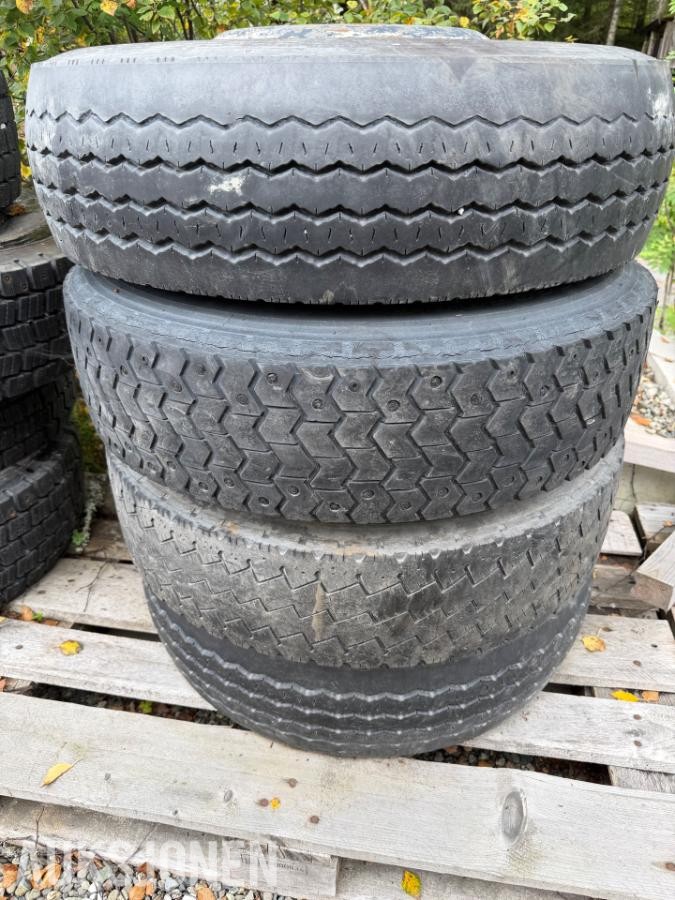 Vinterdekk liten lastebil 235/75R17,5