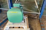 Elektrisk industrimotor på stålfundament