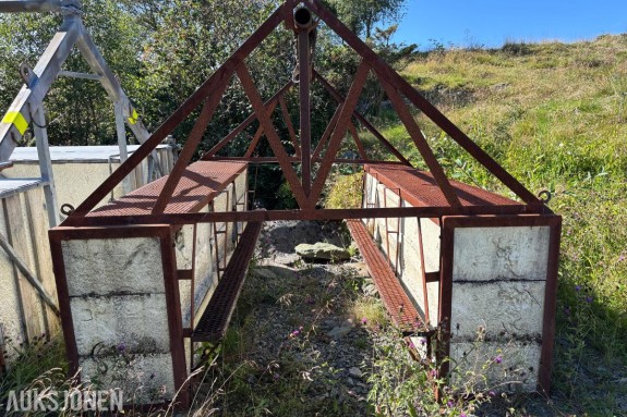 Flytende arbeidsrigg eks ved arbeid på vannledninger i sjø 232 x 301 cm – reparasjonsobjekt