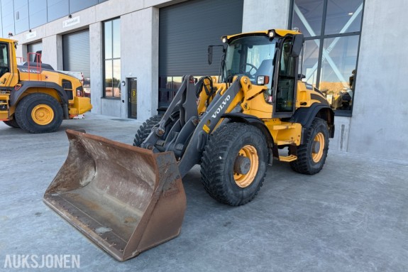 2013 VOLVO L45G HJULLASTER M/ GAFFLER, 6688 TIMER, SERTIFISERT 