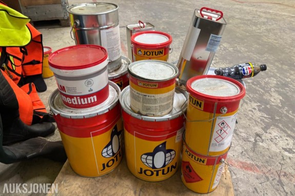 Palle med industrimaling og kjemiprodukter – Jotun/Yumacom