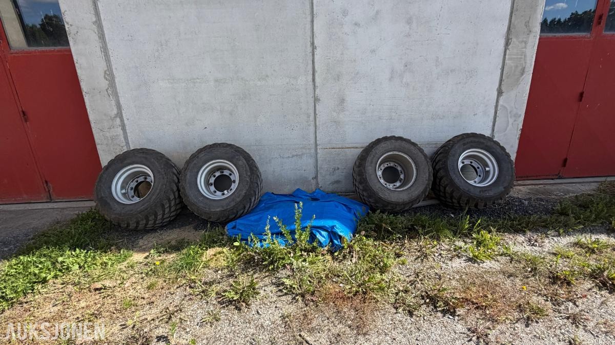 4 stk. BKT FL693M 500/50 R17 dekk på felg