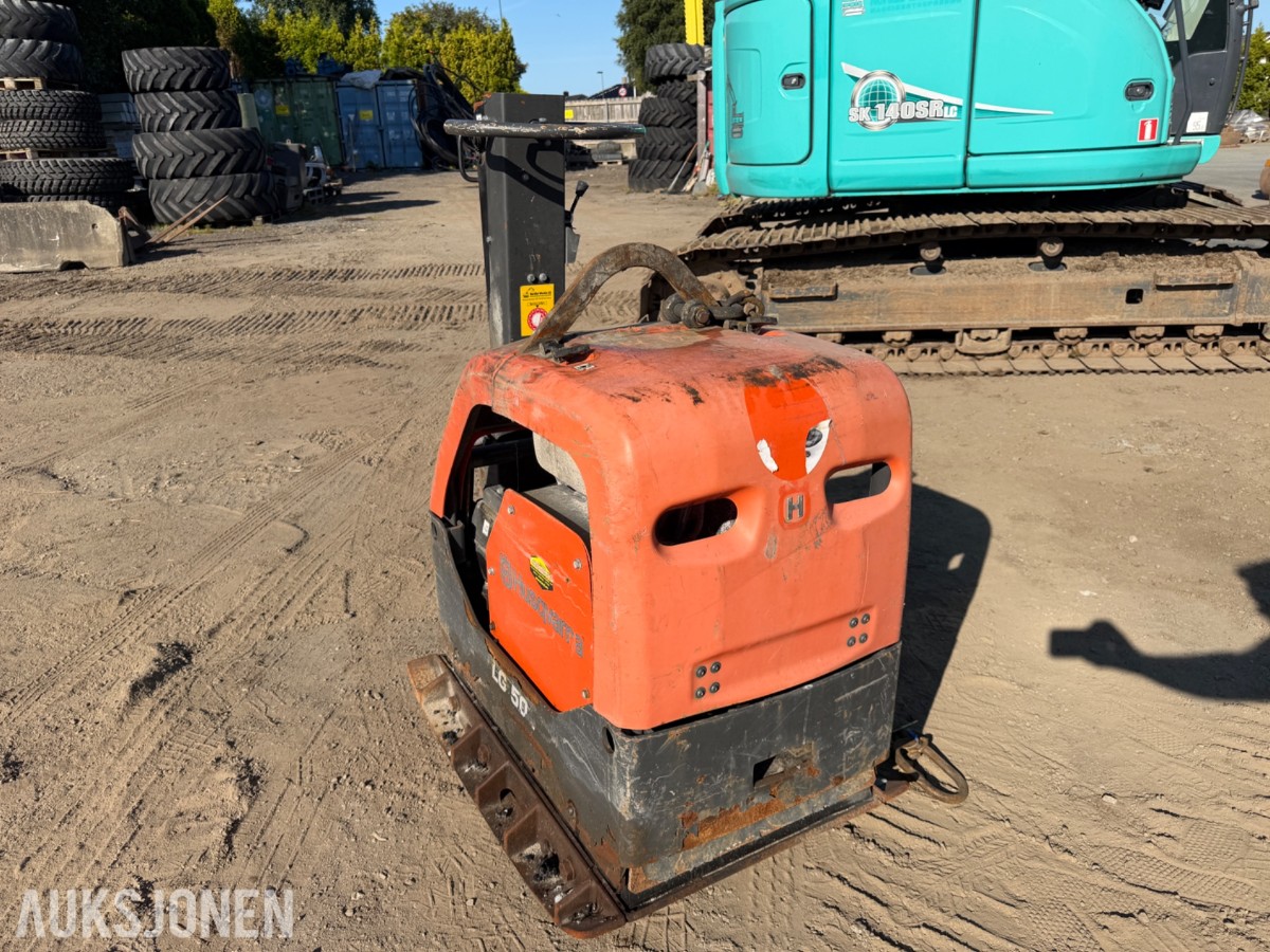 2023 Husqvarna LG 504 reversibel vibroplate – 256 timer