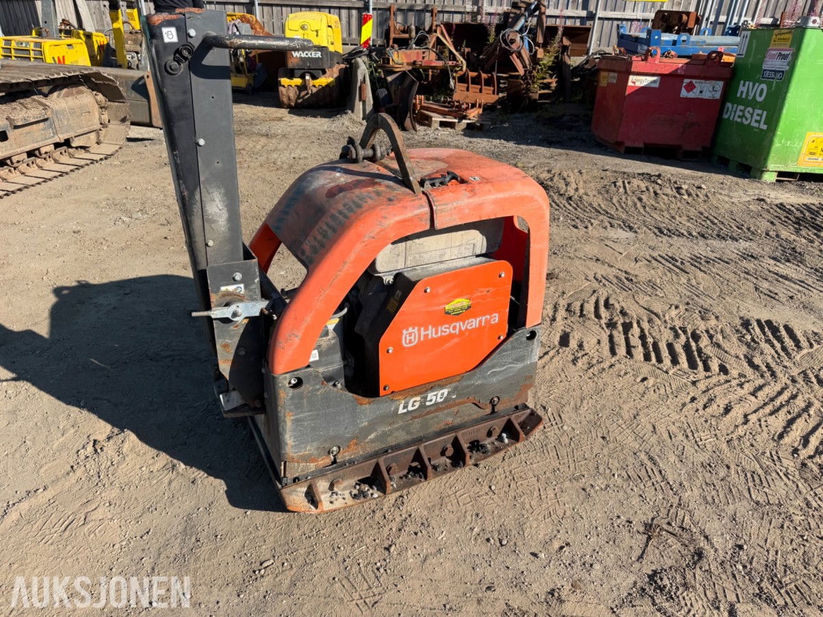 2023 Husqvarna LG 504 reversibel vibroplate – 256 timer