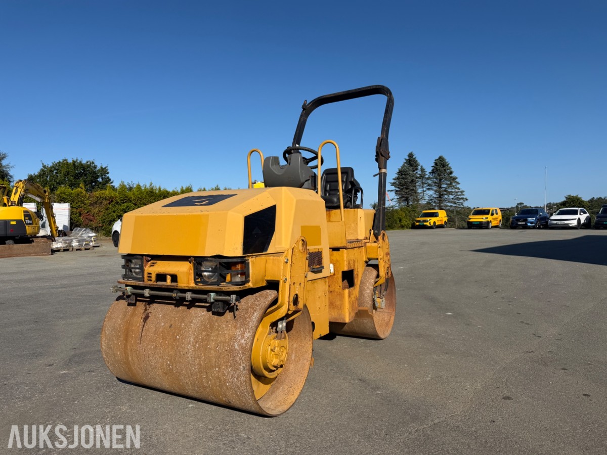 2014 Caterpillar CB24 tandemvals