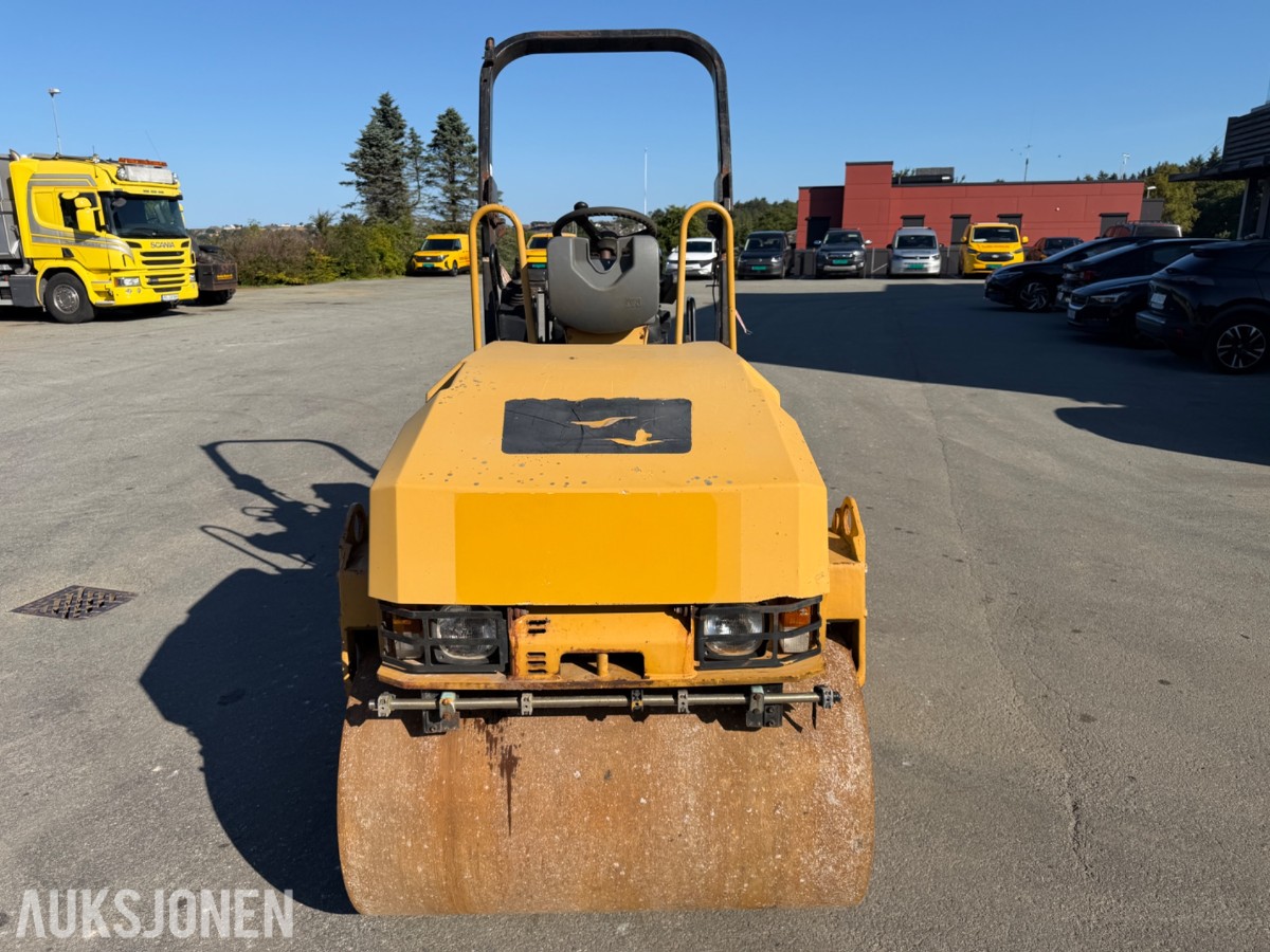 2014 Caterpillar CB24 tandemvals
