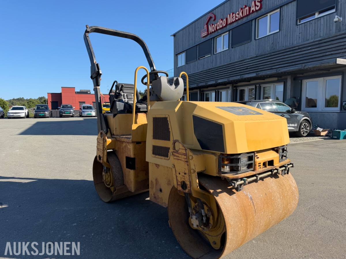 2014 Caterpillar CB24 tandemvals