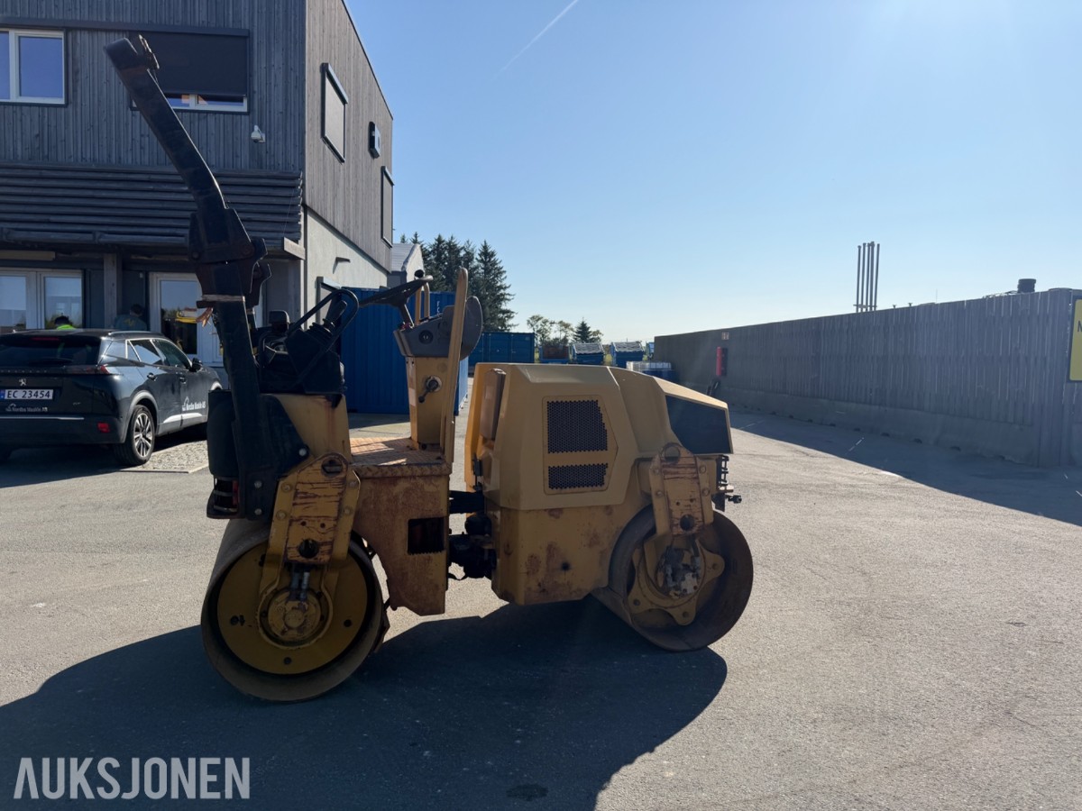 2014 Caterpillar CB24 tandemvals
