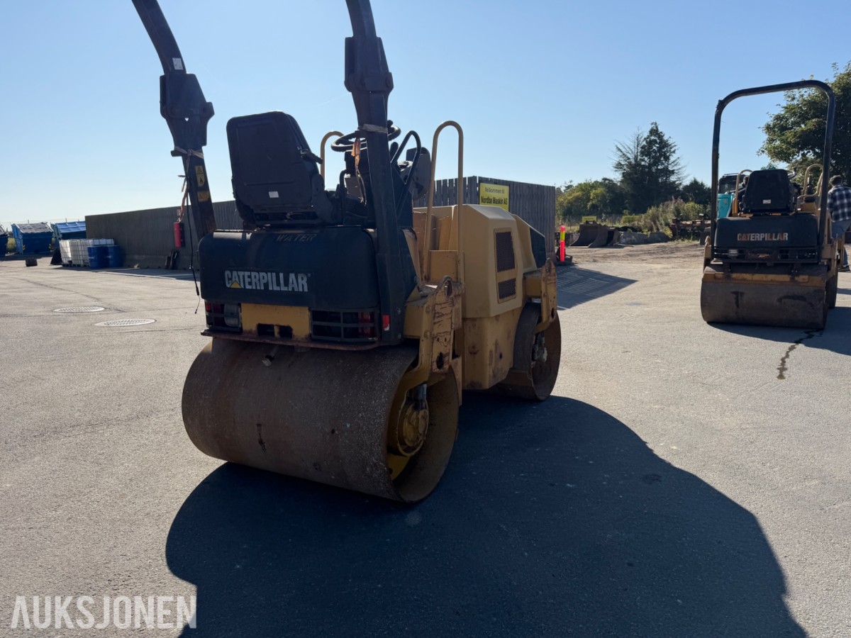 2014 Caterpillar CB24 tandemvals