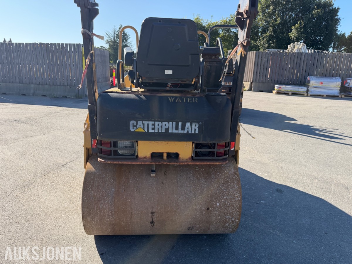 2014 Caterpillar CB24 tandemvals