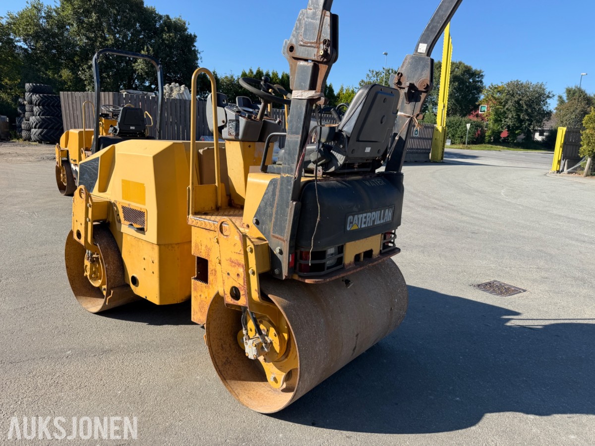 2014 Caterpillar CB24 tandemvals