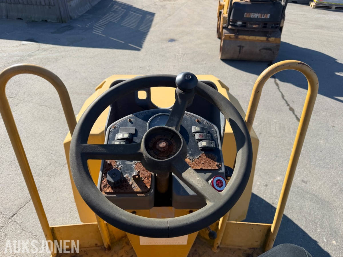 2014 Caterpillar CB24 tandemvals