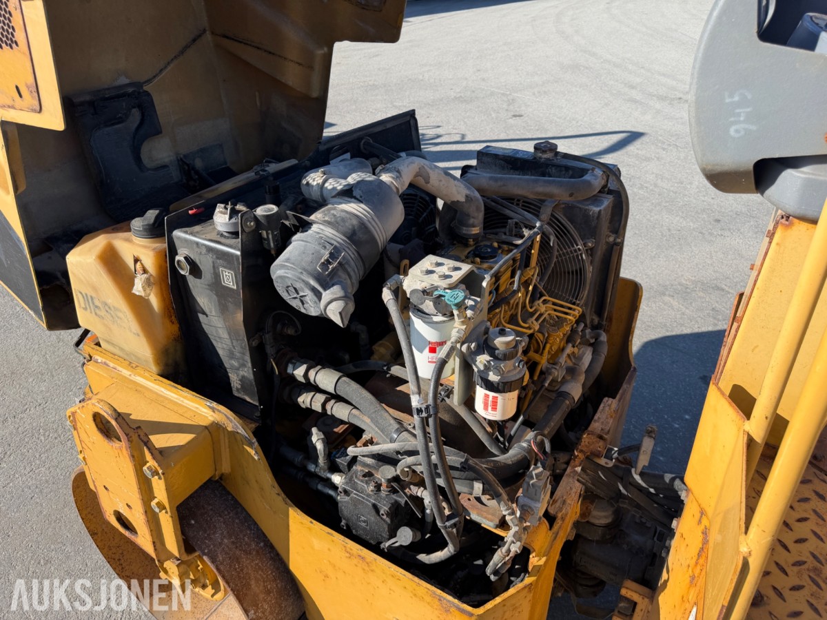 2014 Caterpillar CB24 tandemvals