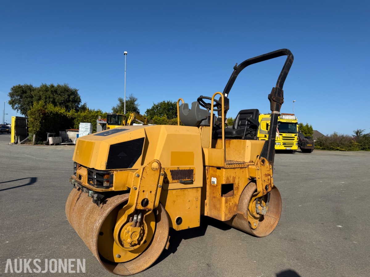 2014 Caterpillar CB24 tandemvals