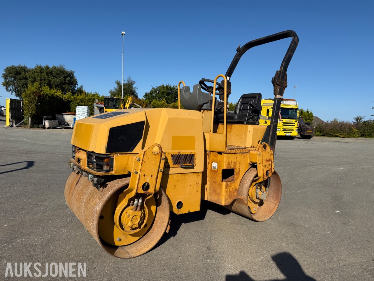 2014 Caterpillar CB24 tandemvals
