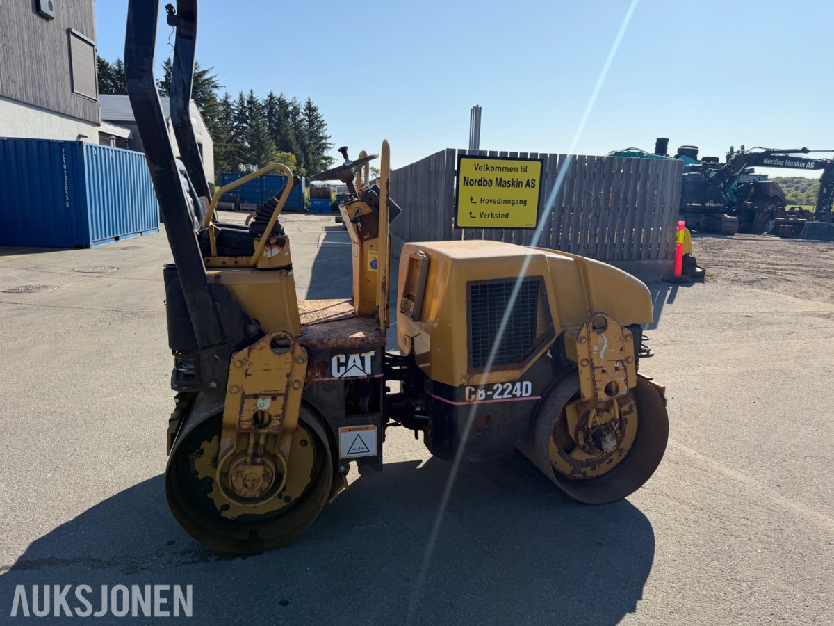 2003 Caterpillar CB-224D tandemvals