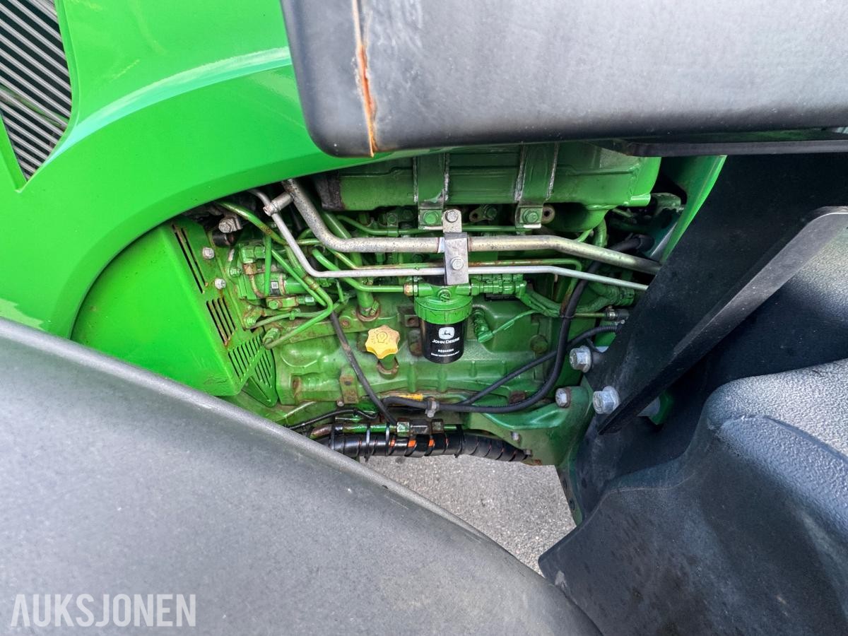 2018 John Deere 5125R Traktor - Tokvam frontplog - Schmidt Traxos CR35 Spreder - Timer: 3500