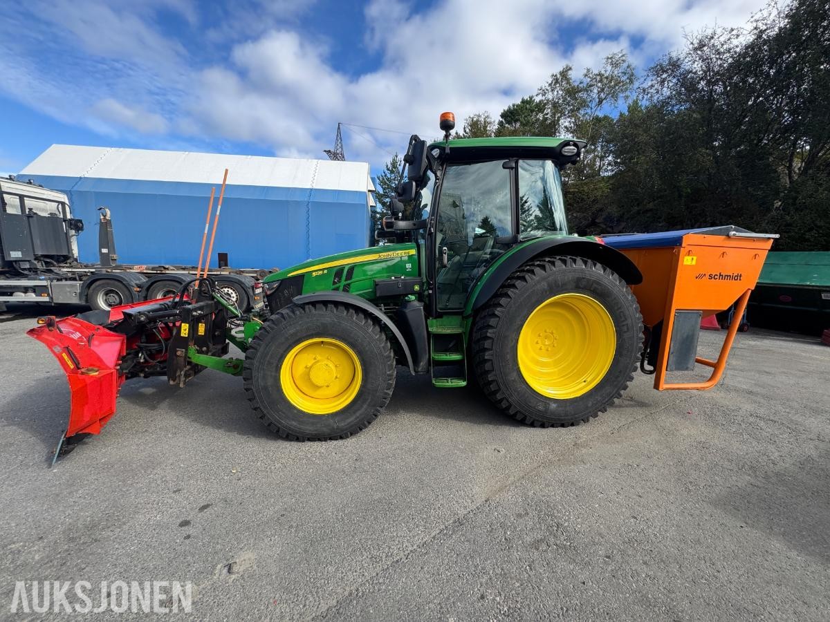 2018 John Deere 5125R Traktor - Tokvam frontplog - Schmidt Traxos CR35 Spreder - Timer: 3500