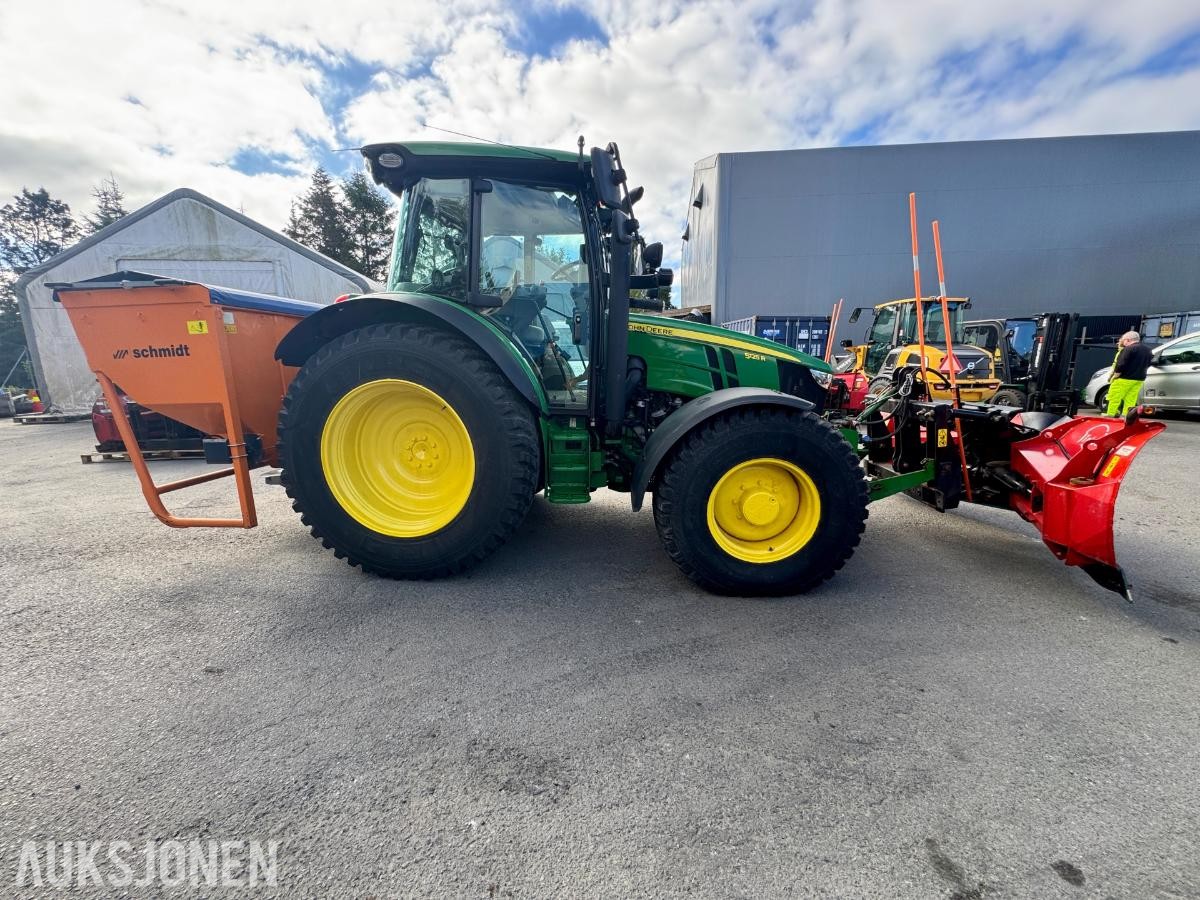 2018 John Deere 5125R Traktor - Tokvam frontplog - Schmidt Traxos CR35 Spreder - Timer: 3500