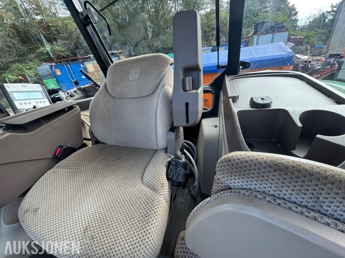 2018 John Deere 5125R Traktor - Tokvam frontplog - Schmidt Traxos CR35 Spreder - Timer: 3500