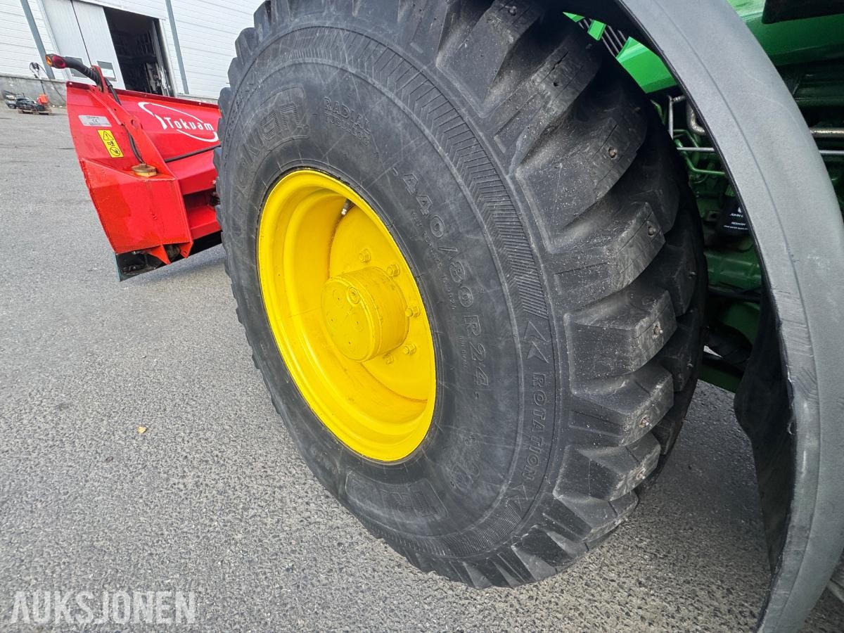 2018 John Deere 5125R Traktor - Tokvam frontplog - Schmidt Traxos CR35 Spreder - Timer: 3500