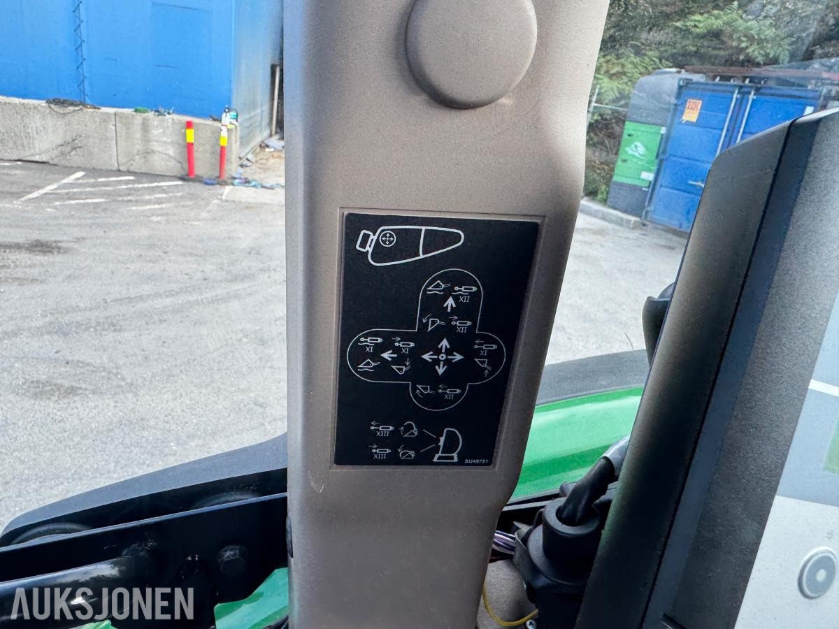 2018 John Deere 5125R Traktor - Tokvam frontplog - Schmidt Traxos CR35 Spreder - Timer: 3500