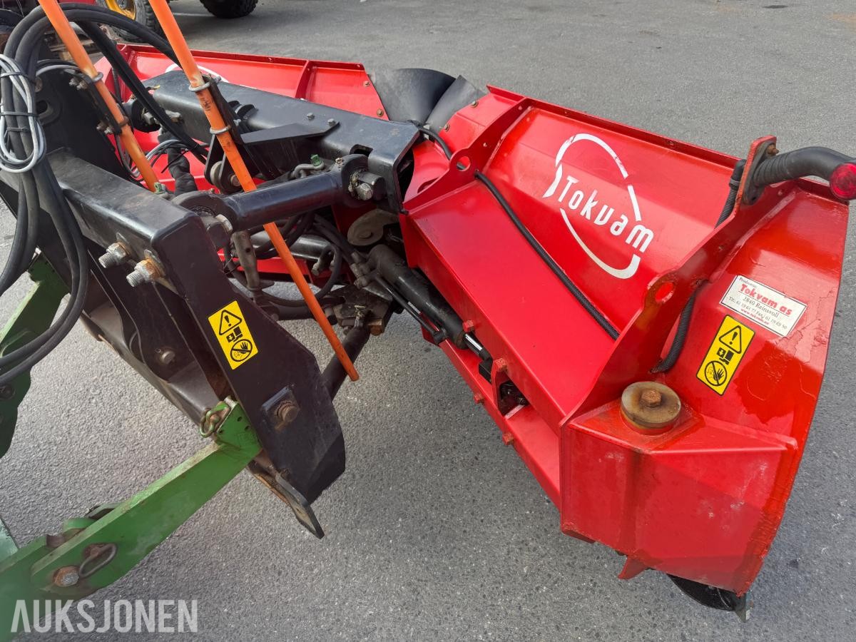 2018 John Deere 5125R Traktor - Tokvam frontplog - Schmidt Traxos CR35 Spreder - Timer: 3500