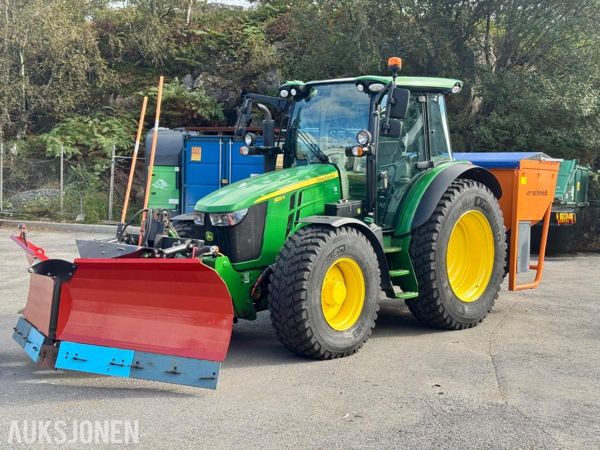 2018 John Deere 5125R Traktor - Tokvam frontplog - Schmidt Traxos CR35 Spreder - Timer: 3500